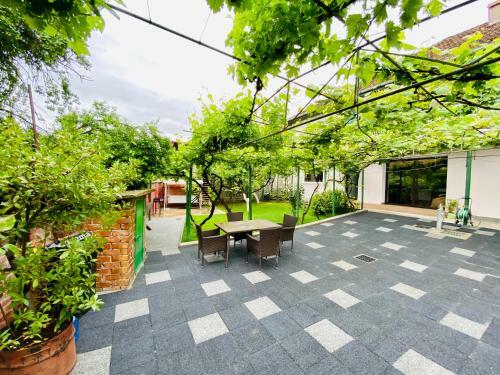 Hostal Holiday Home Esku