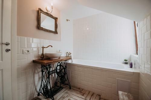 Hostal Casa De Sub Munte