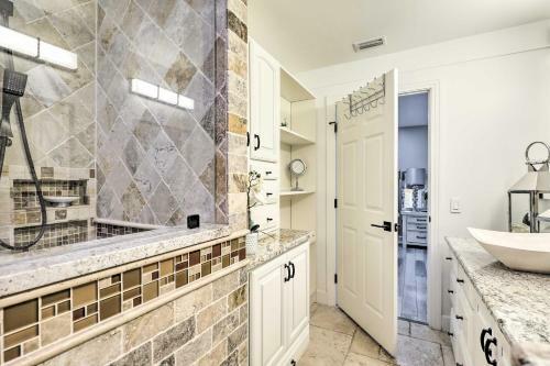 Pet-friendly Tampa Oasis About 15 Mi From Downtown!