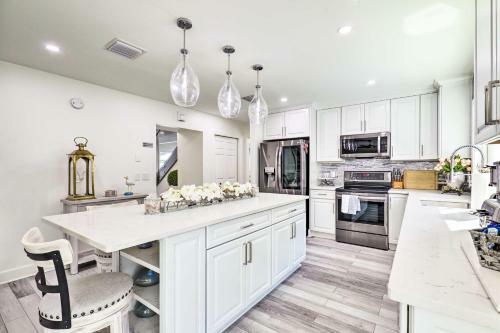 Pet-friendly Tampa Oasis About 15 Mi From Downtown!