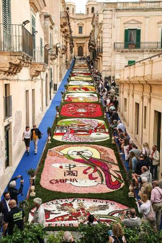 Hostal Crifea Rooms