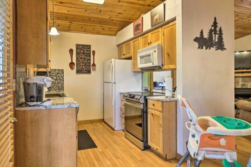 Lakeside Resort Retreat With Pool Access And Deck