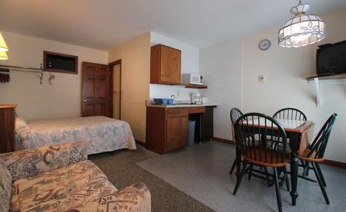Dolphyn Motel