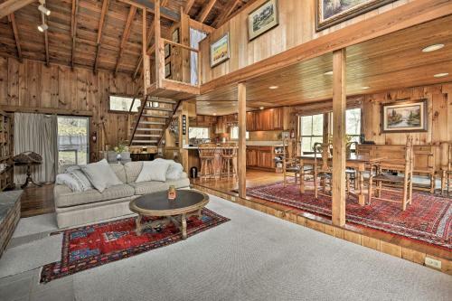 Waterfront Skaneateles Lake Home With Beach!