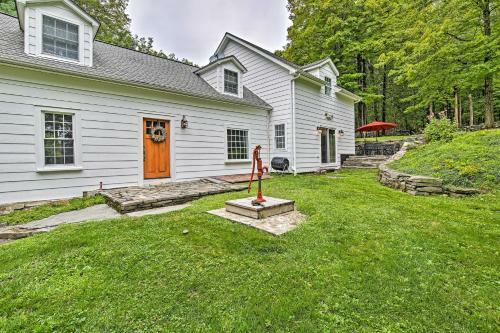 Enchanting Hudson Valley Farmhouse With Views!