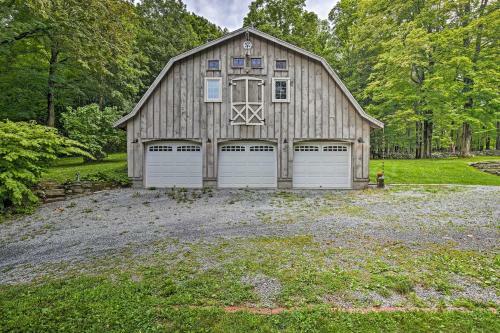 Enchanting Hudson Valley Farmhouse With Views!