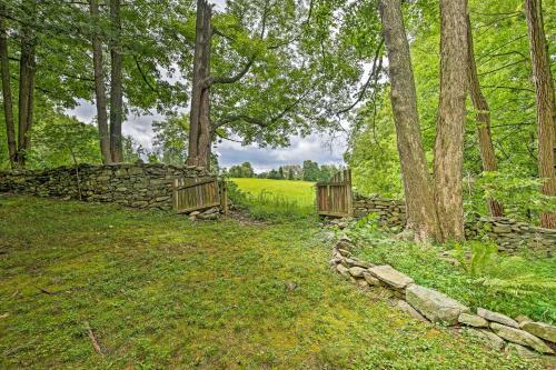 Enchanting Hudson Valley Farmhouse With Views!