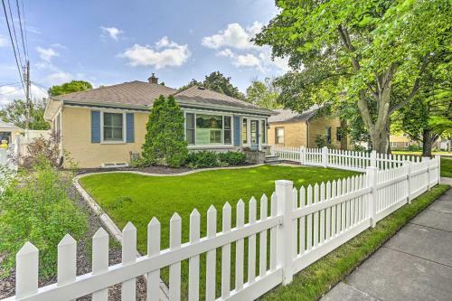 Central Green Bay Home, 3 Mi To Lambeau Field
