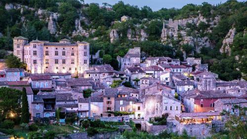 Roulottes Et Cabanes De Saint Cerice