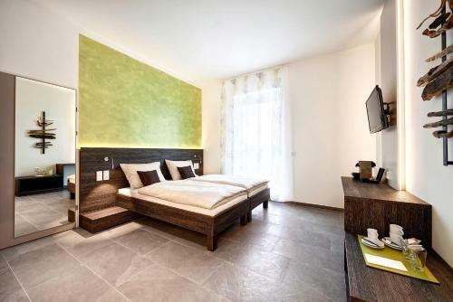 Eee Hotel
