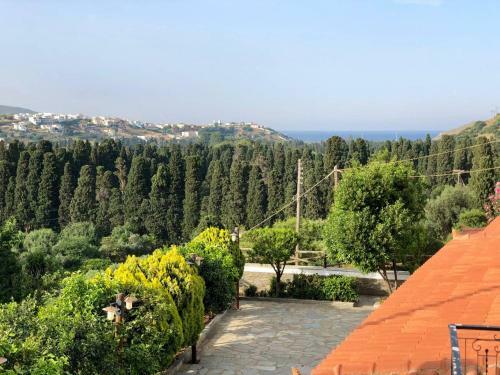 Villa Neoclassical Mansion With View And Garden