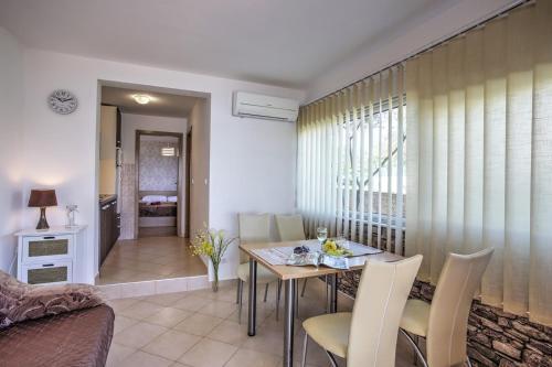 Apartment Ena 1