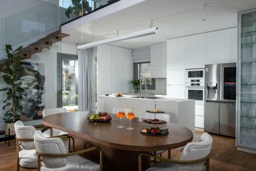 Opsis Regen Luxury Villa With Swimming Pool