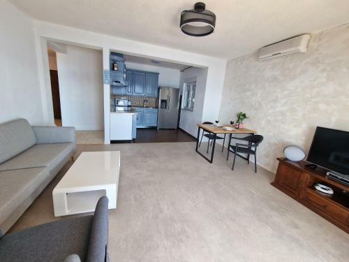 Luxury Panorama Villa, For 21 Person In Omis