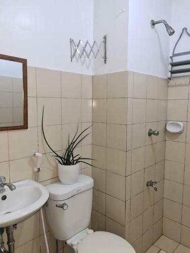Apartamento Aliyahs?s Place: Staycation In Valley Golf Cainta