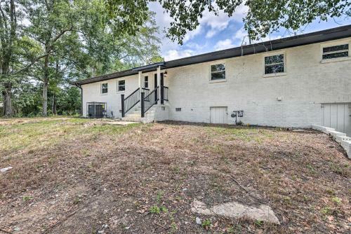 Modern, Colorful Home About 2 Mi To Tuskegee Uni