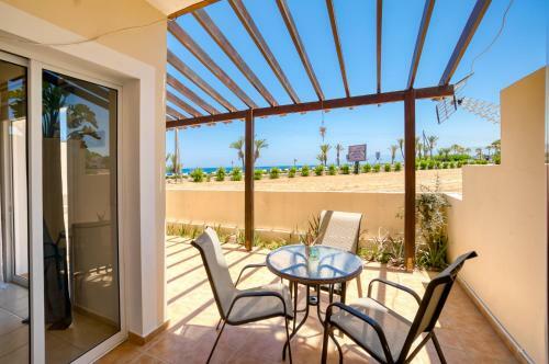 Kate's Latchi Beachfront Apartment 4 By Ezoria