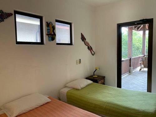 Beautiful 3 Bedroom Townhome 100m From The Beach