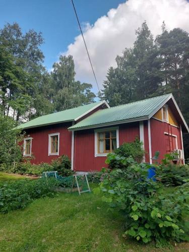 Idyllinen M�kki Omassa Rauhassa Laitilassa