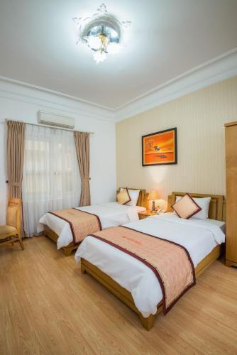 Cherry Hotel 2