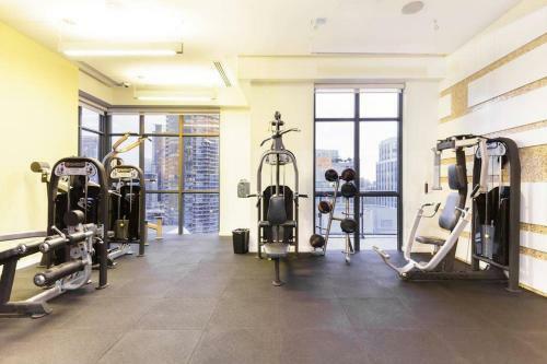 Stunning Cn Tower Views - 1br Upscale Loft - Prime Location