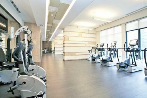 Stunning Cn Tower Views - 1br Upscale Loft - Prime Location