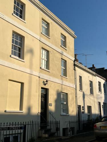 Unique & Stylish Town House, Central Cheltenham