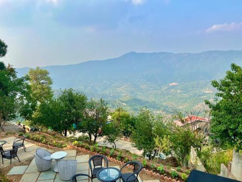 Hotel Himalayas By The Lake Hill