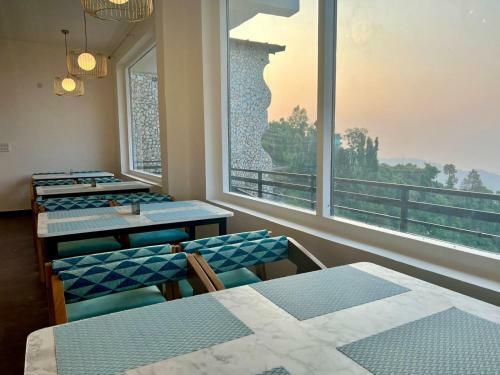 Hotel Himalayas By The Lake Hill