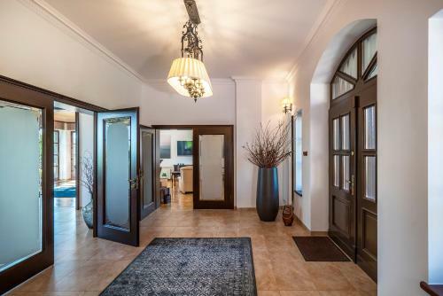 Villa Lakeland Residence