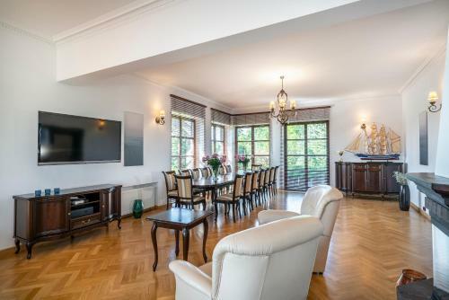 Villa Lakeland Residence