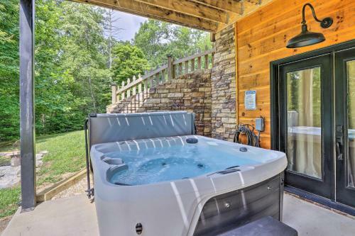 Spacious Blue Ridge Cabin With Private Hot Tub!
