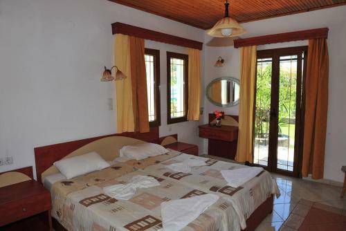 Hostal Room In Apartment - A Spacious And Bright Studio With Balcony