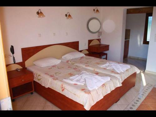 Hostal Room In Apartment - A Spacious And Bright Studio With Balcony