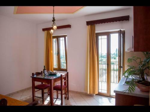 Hostal Room In Apartment - A Spacious And Bright Studio With Balcony