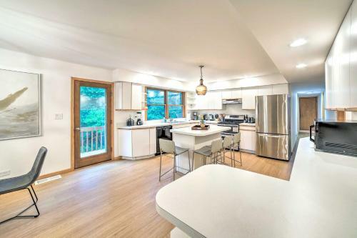 Michiana Shores Retreat With Deck And Fire Pit!
