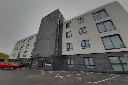 Modern 2 Bedroom Apartment With Parking, Slough