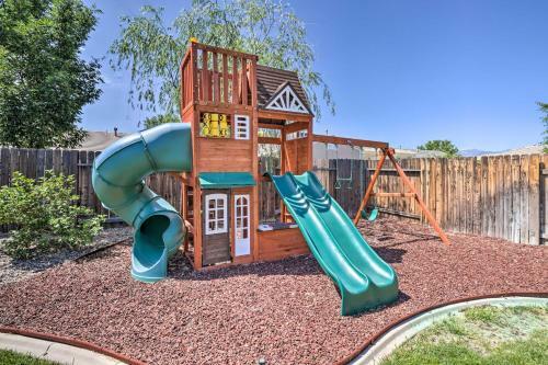 Family Reno Home With Spacious Yard And Fire Pit