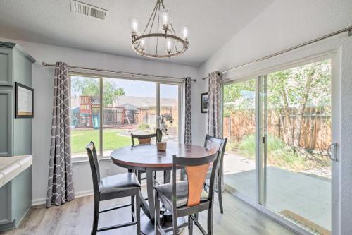 Family Reno Home With Spacious Yard And Fire Pit