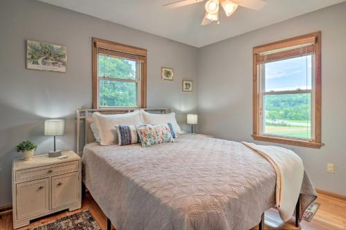 Charming Mills River Home With Porch And Yard!