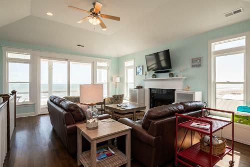 The Salty Dog By Oak Island Accommodations