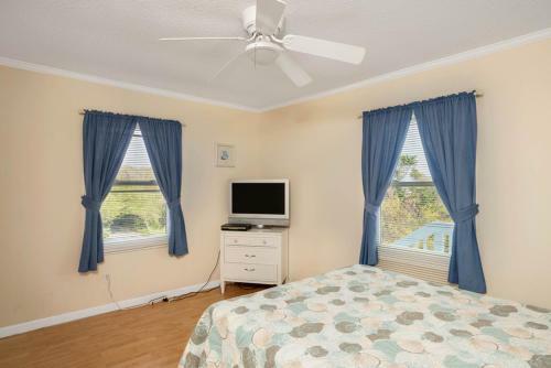 Apartamento The Hideaway By Oak Island Accommodations