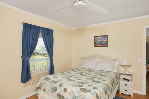 Apartamento The Hideaway By Oak Island Accommodations