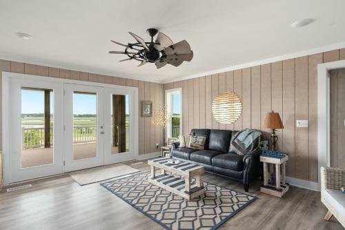 Kings Lynn Inn By Oak Island Accommodations