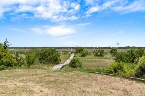 Kings Lynn Inn By Oak Island Accommodations