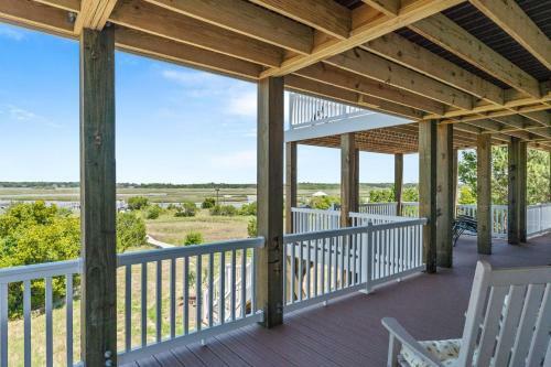 Kings Lynn Inn By Oak Island Accommodations