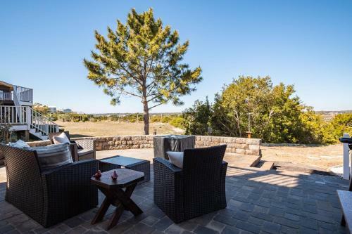 Kings Lynn Inn By Oak Island Accommodations