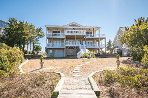 Kings Lynn Inn By Oak Island Accommodations