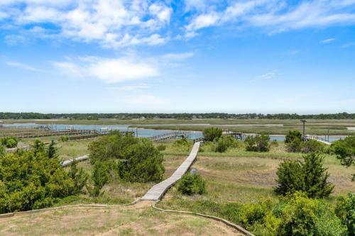Kings Lynn Inn By Oak Island Accommodations