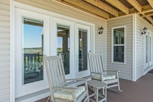 Kings Lynn Inn By Oak Island Accommodations